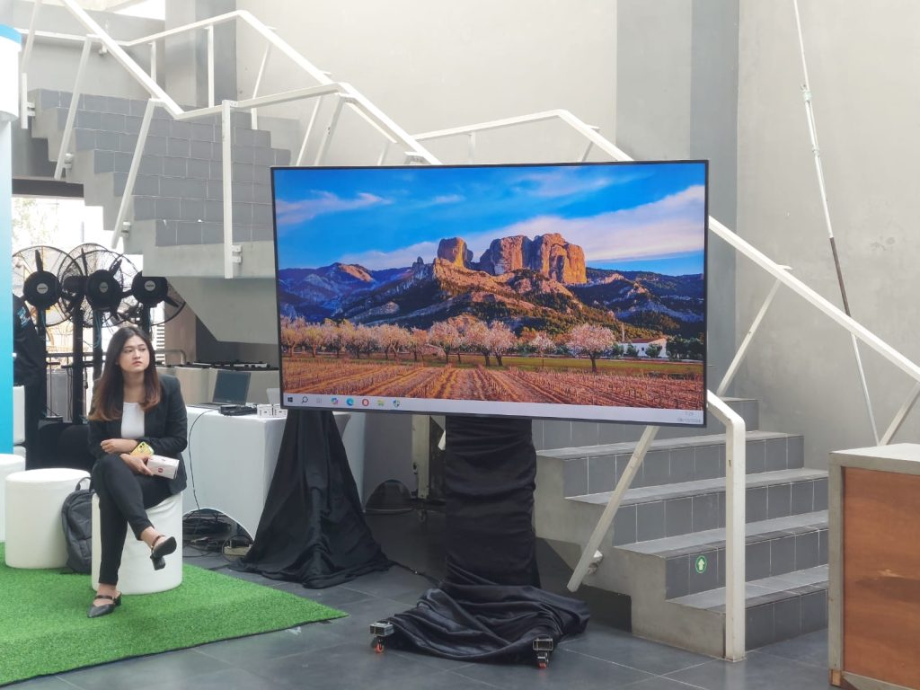 Sewa TV untuk pameran, TV LED di stand pada booth pameran