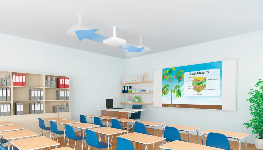 Proyektor Epson EB-X600 terpasang di plafon ruang kelas